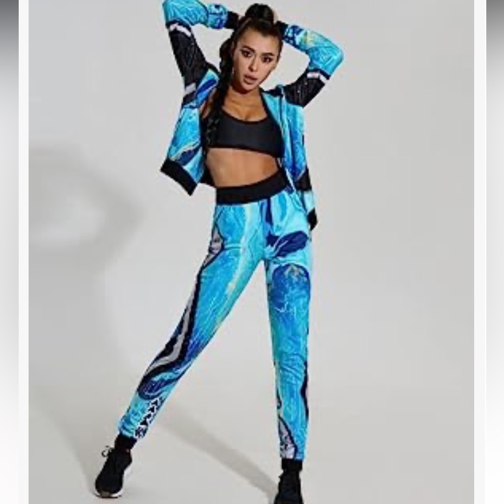 NWT BONA FIED SUPER SEXY, *TWO PIECE* GYM OUTFIT TO SHOW OFF THAT ⏳! READ! XS-S!